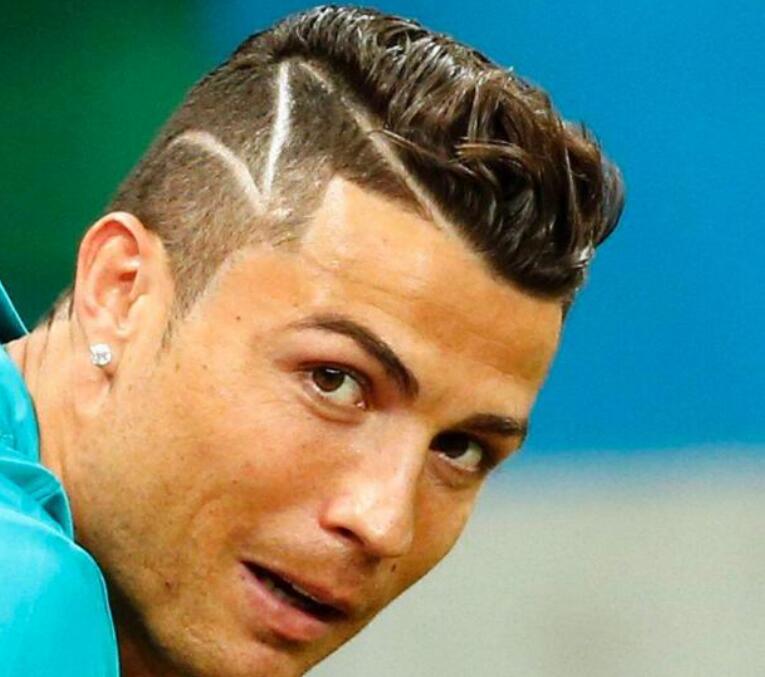 津媒：伊万今日将确定参赛23人名单 个别位置可能还需认真斟酌.